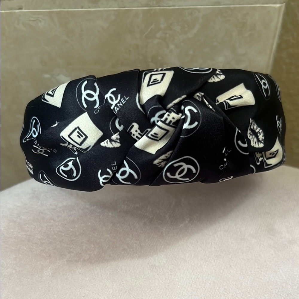 Black and White Knotted Headband - Picture 2 of 5